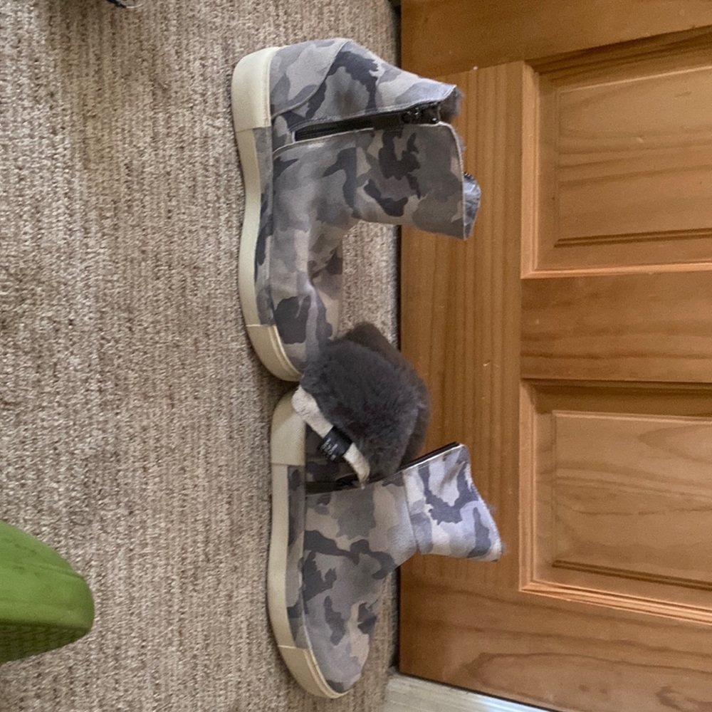 J Slide Fold Over Camo Low Boot Size 8.5 - image 1